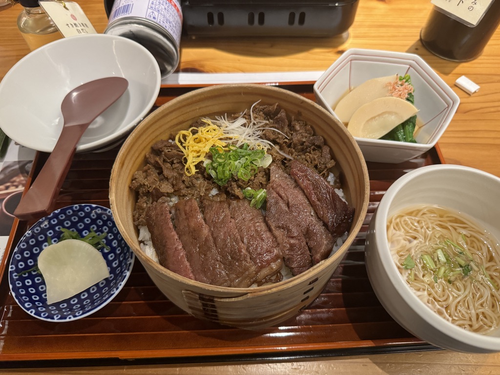 牛排丼定食