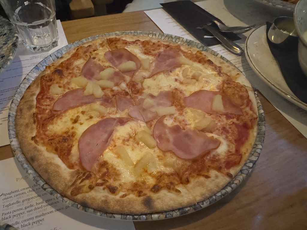 在挪威吃夏威夷Pizza